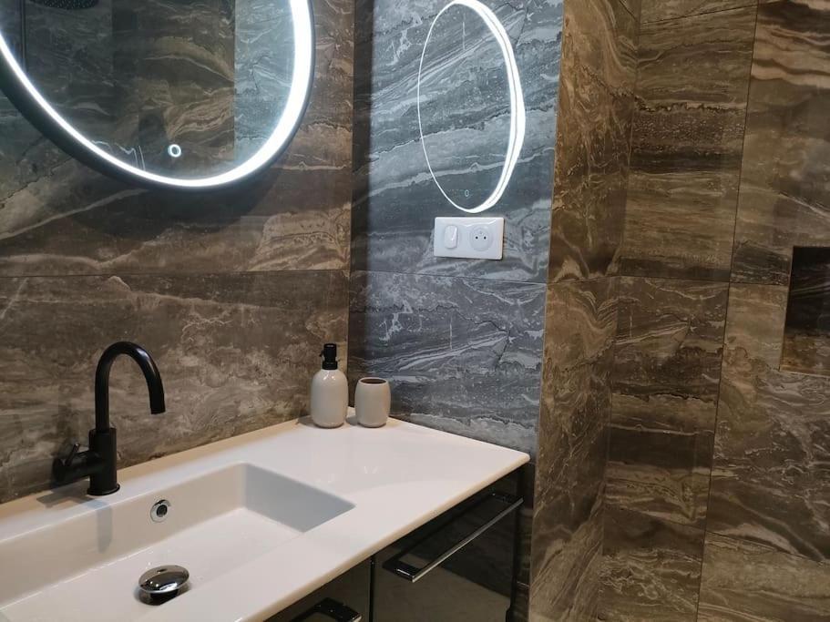 Joli Appartement Port De Ницца Экстерьер фото